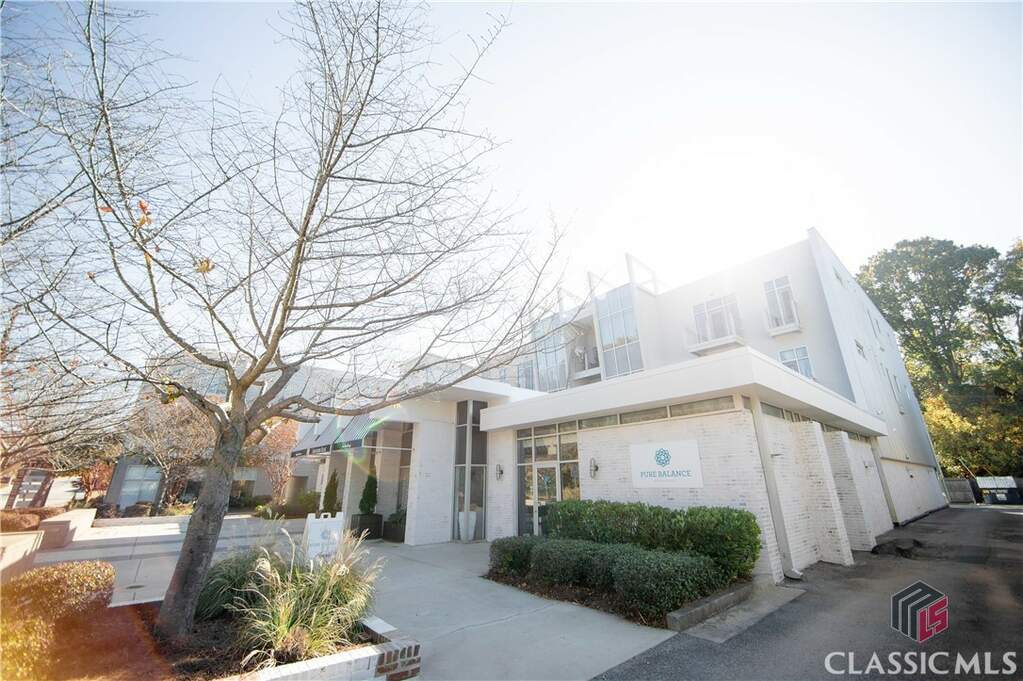 1075 Baxter Street #A104