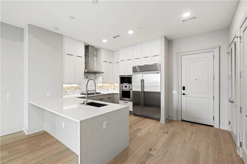 Photos are of identical floor plan but not actual residence at 40 12th Street Ne #1601, Atlanta, GA 30309