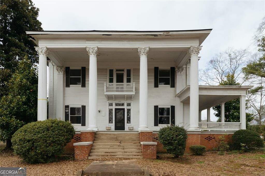 302 W Highland Avenue