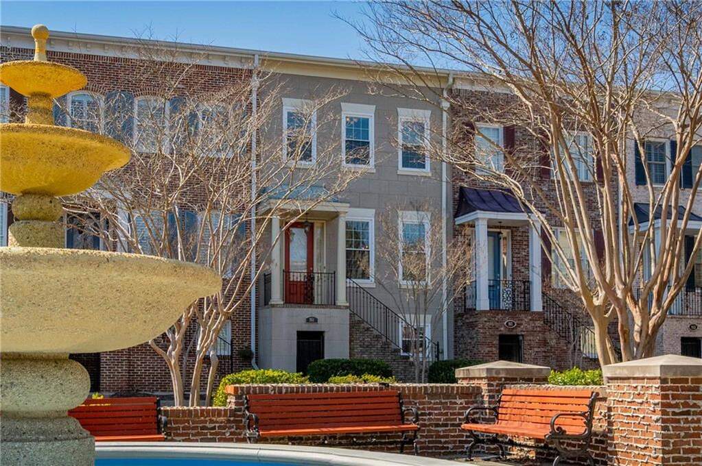 961 Persimmon Point, Atlanta, GA 30328