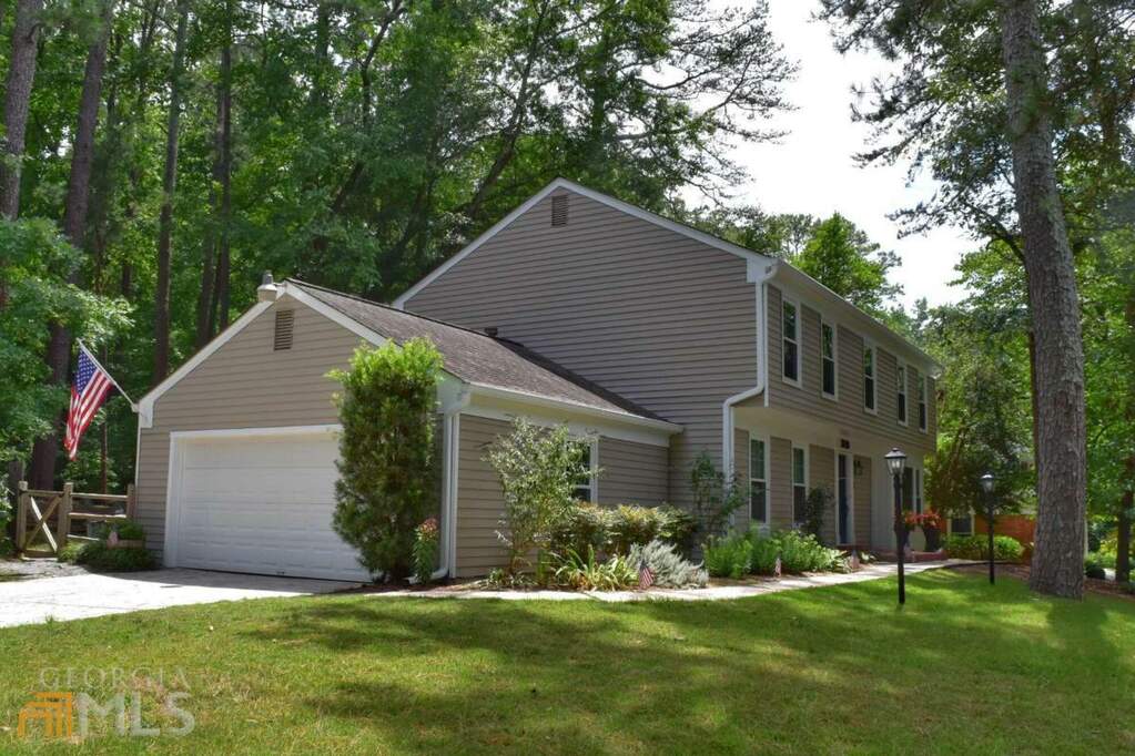 3716 Fox Hills Drive Se