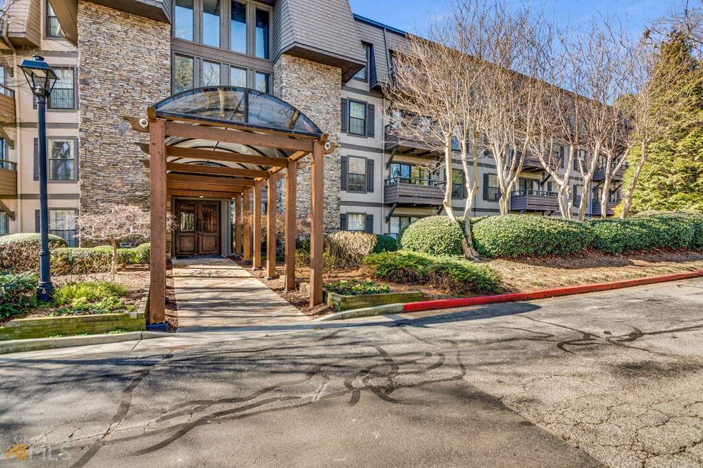 1105 Se Highland Bluff Bluff, Atlanta, GA 30339 MLS 20104309